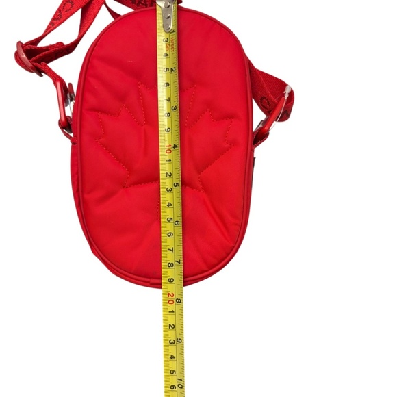 Lululemon team Canada future crossbody bag red - Picture 6 of 10